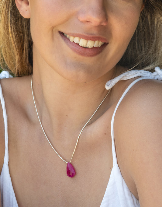 Collar Diamante Calcedonia Fucsia