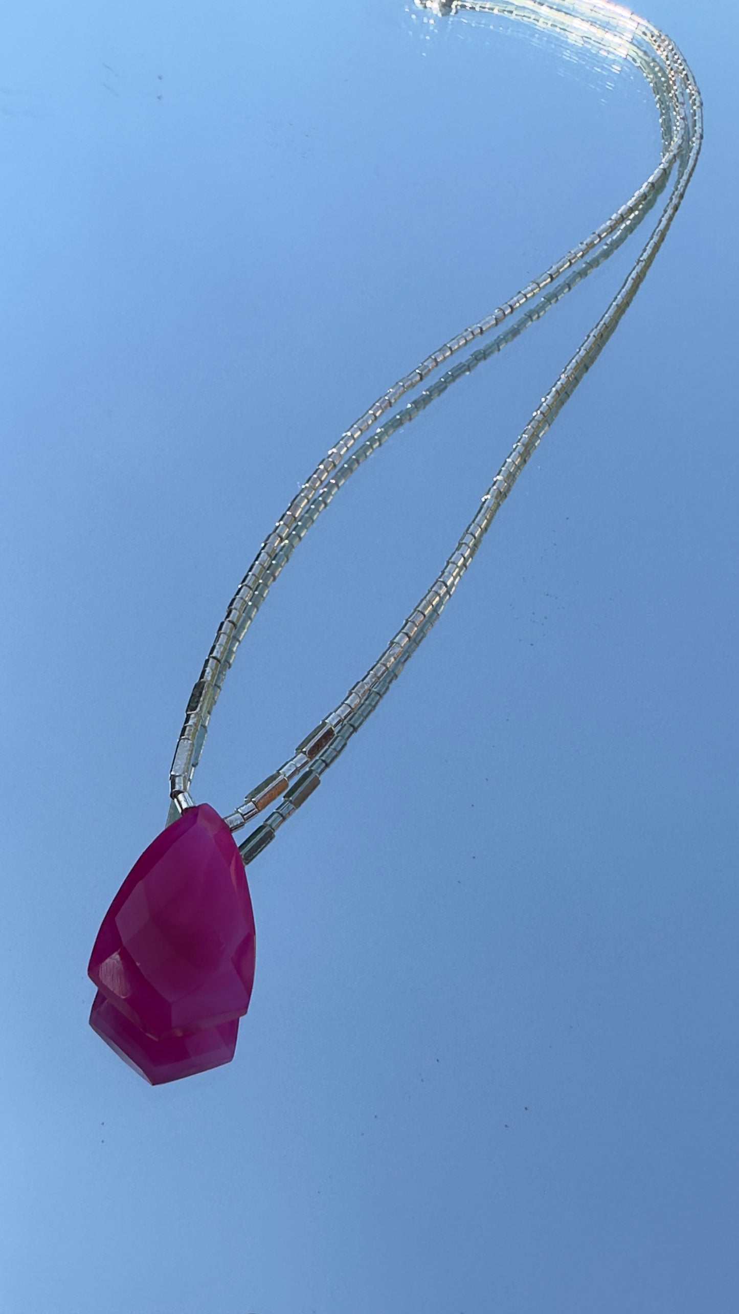 Collar Diamante Calcedonia Fucsia